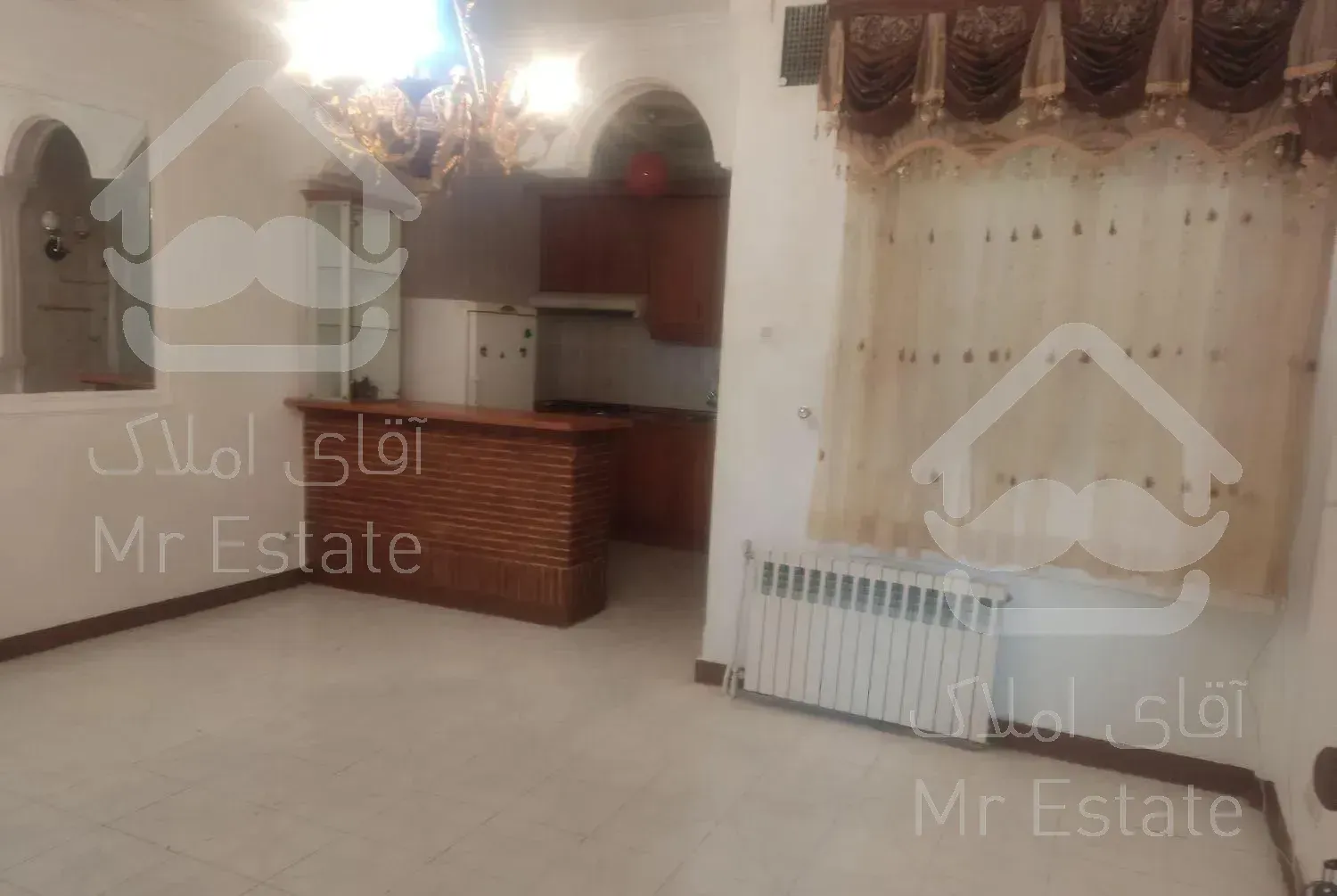 پنجاه و چهار متر خوش نقشه دارای حیاط خلوت سرپوشیده