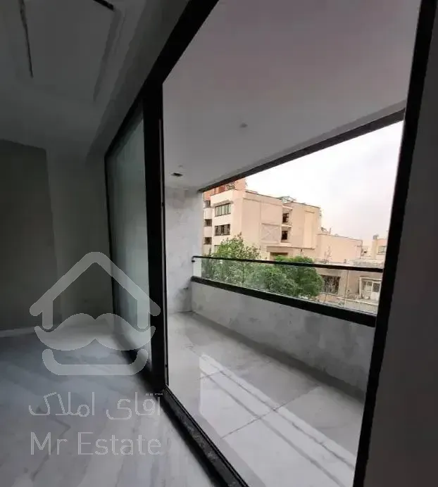 فروش فوری 210 متر آپارتمان 3 خواب تاپ لوکیشن