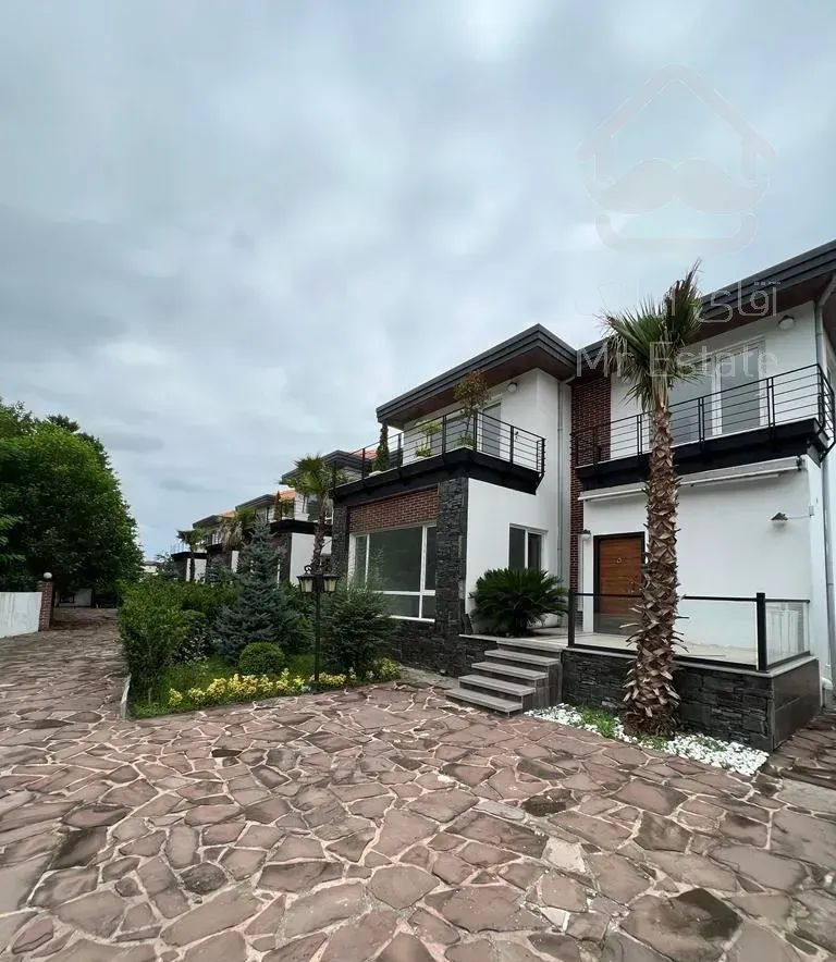 ویلا شهرکی،تاپ لوکیشن،۴خواب،نصف نقدالباقی ماشین