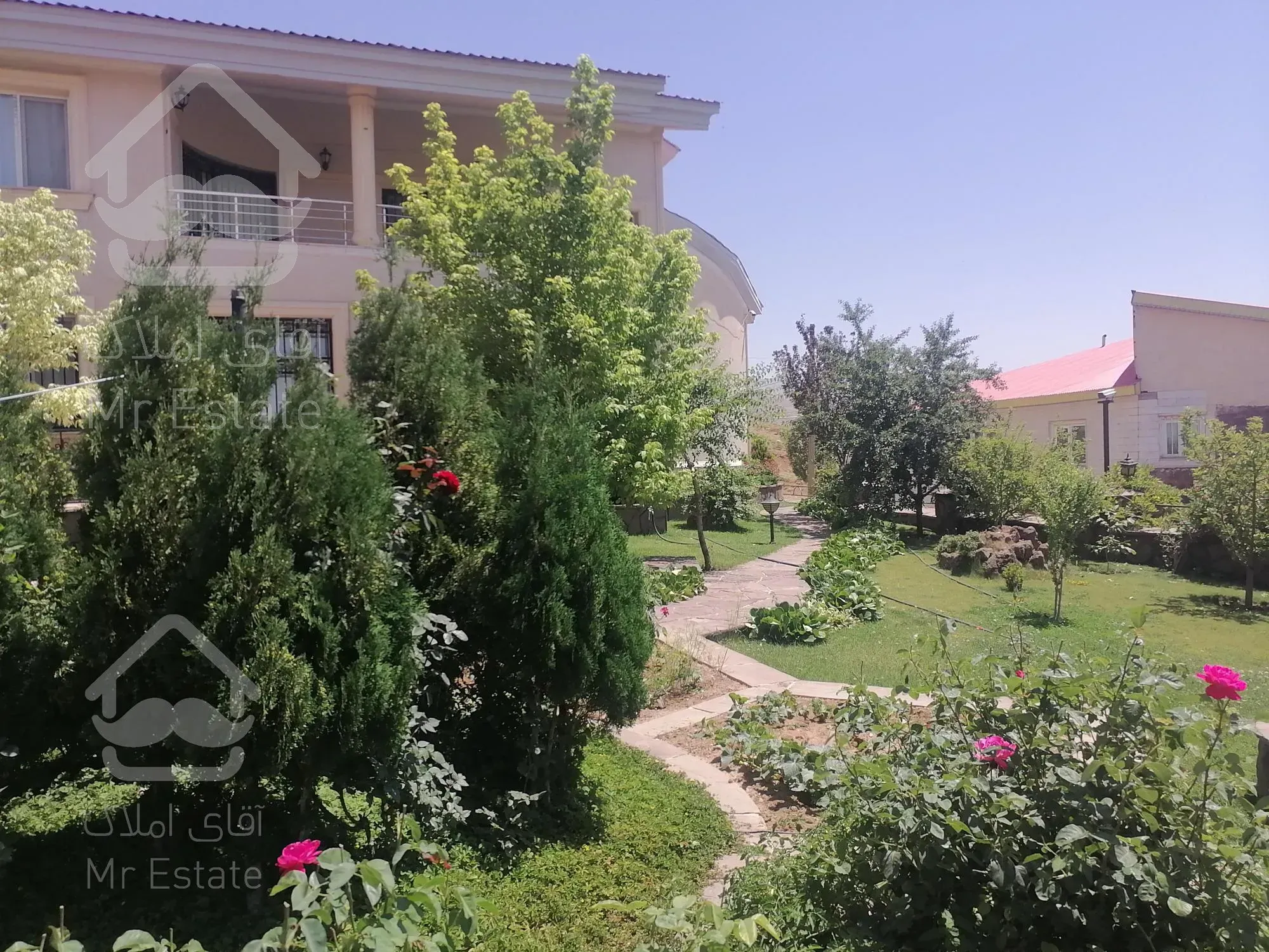 ویلا ۱۴۰۰ متری شهرکی