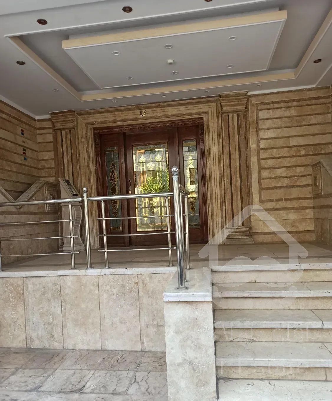 ۹۱ متر ۲ خوابه ۷ساله،فول امکانات(ایزد پناه)