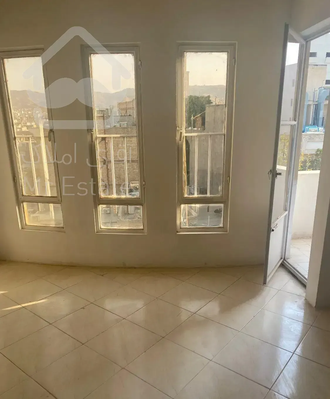 اقبال لاهوری قبل پیروزی اپارتمان بازسازی شده