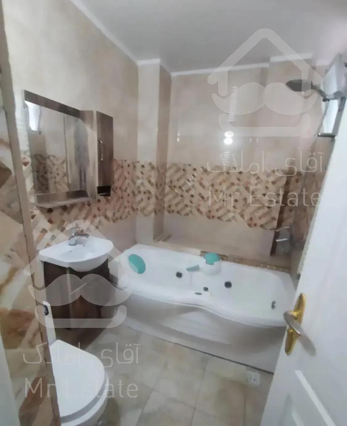 فروش آپارتمان تک واحدی ، ۴ خوابه ، در فرعی عریض