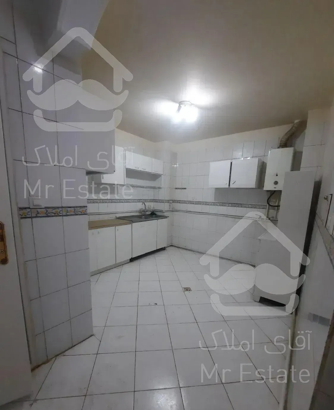 ۱۲۵متر طبقه همکف + ۴۰ متر حیاط (جمالزاده جنوبی)