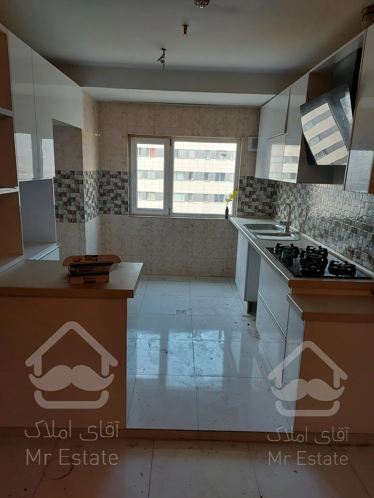 ۹۲ متری دریاچه کلید نخورده بدون مشرف