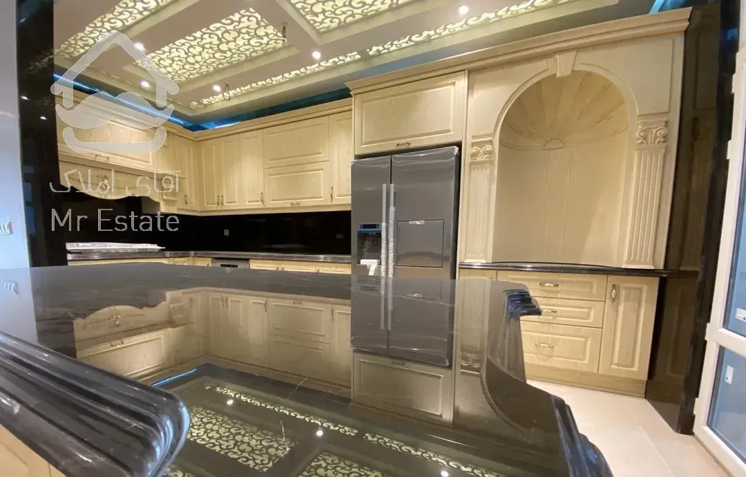 ۲۱۵متر/نوساز/تک واحدی/تراس قابل چیدمان/فول امکانات