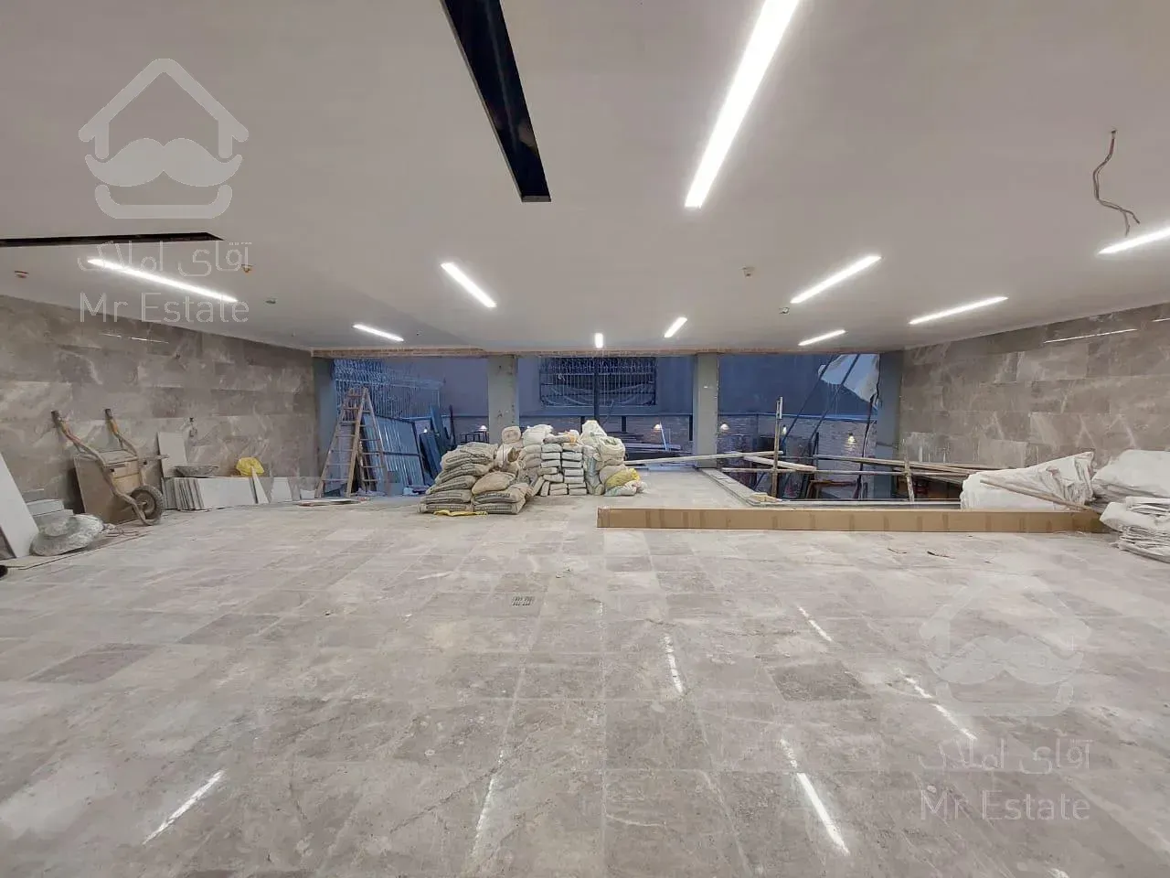 رهن کامل سالن فلت ۶۰۰ متری