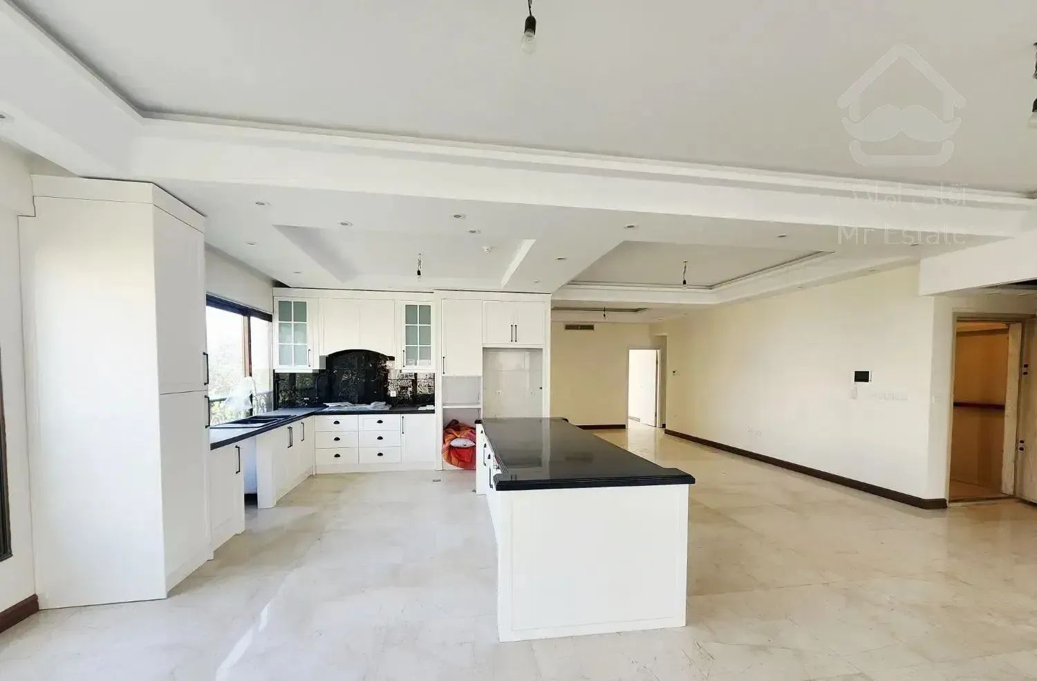 ۱۹۵ متر ۳ خواب*غرق نور *تاپ لوکیشن