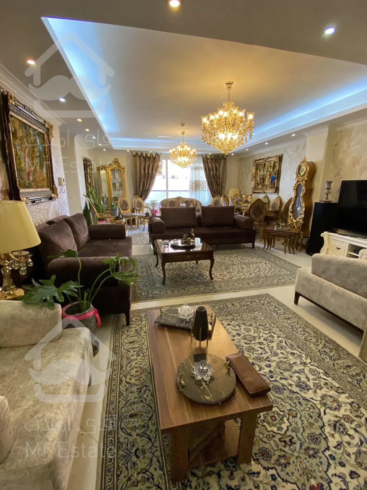 ۱۳۰ متری دریاچه چیتگر کوهک فول لاکچری و خوش نقشه