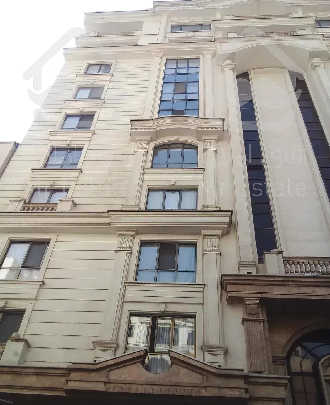 آپارتمان 270 متری فول مشاعات