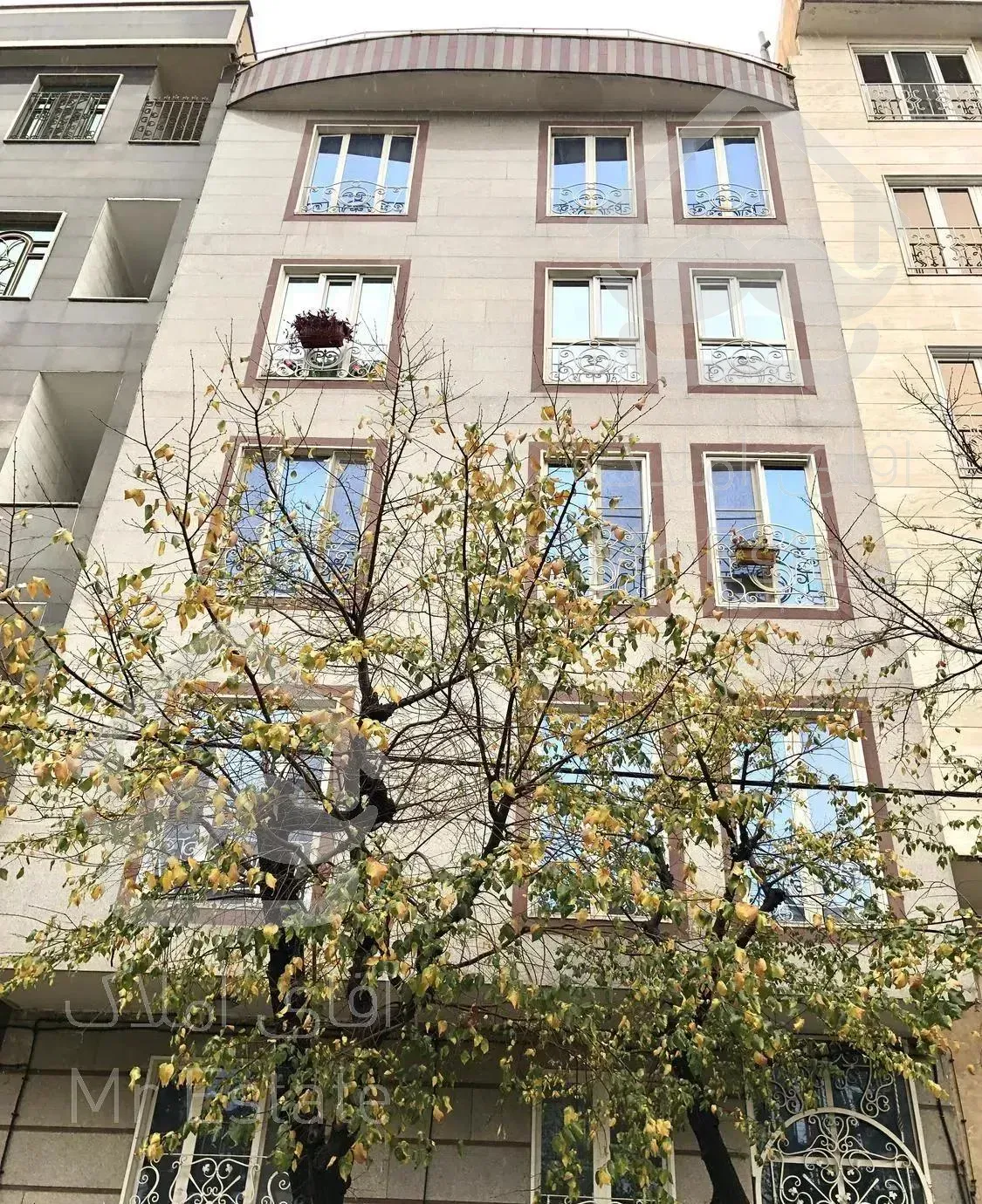 ۷۷متر تاپ لوکیشن +۱۲۰ متر حیاط