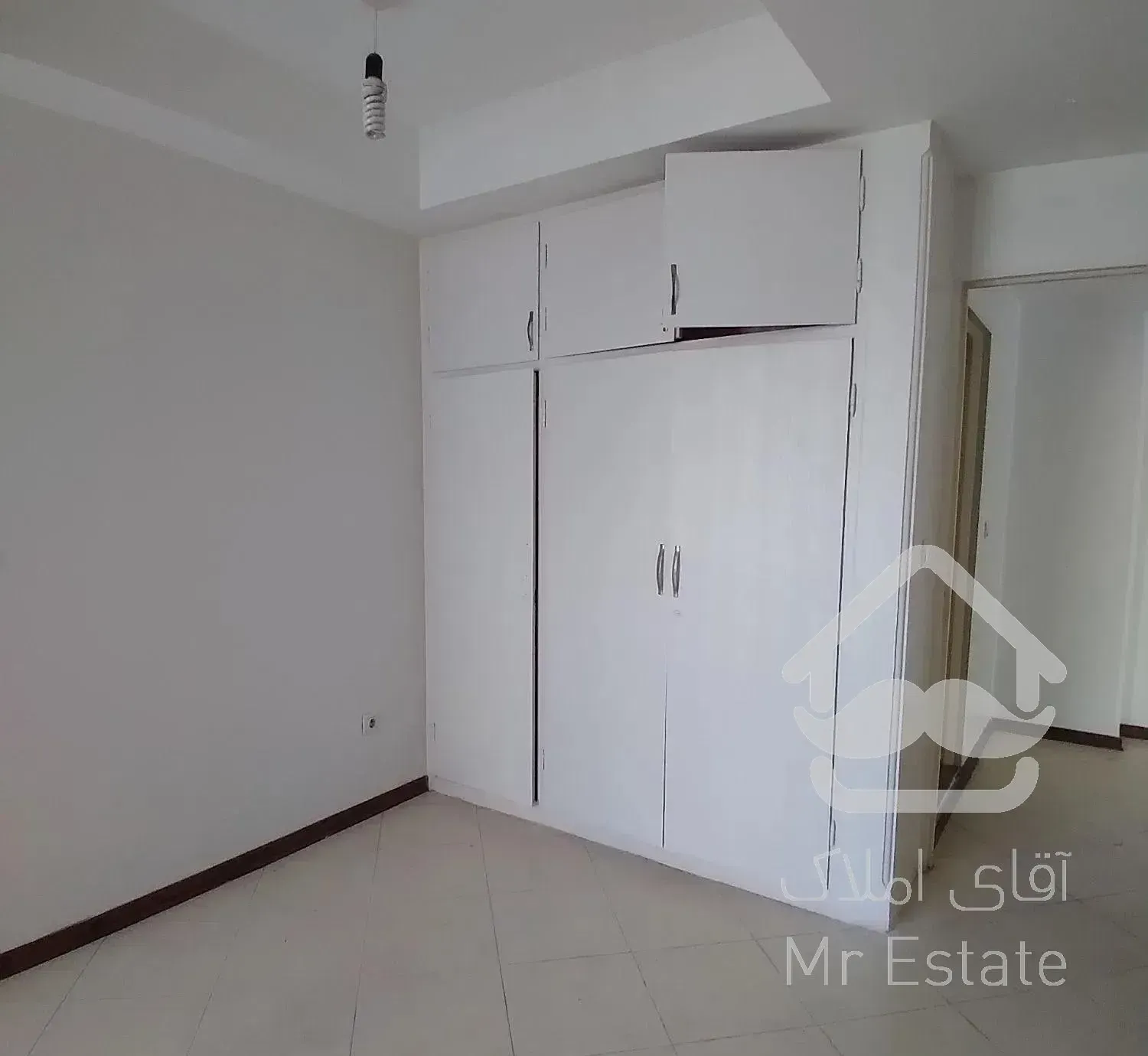 ۱۴۰ متر سه خواب فول امکانات ویو مستقیم دریاچه