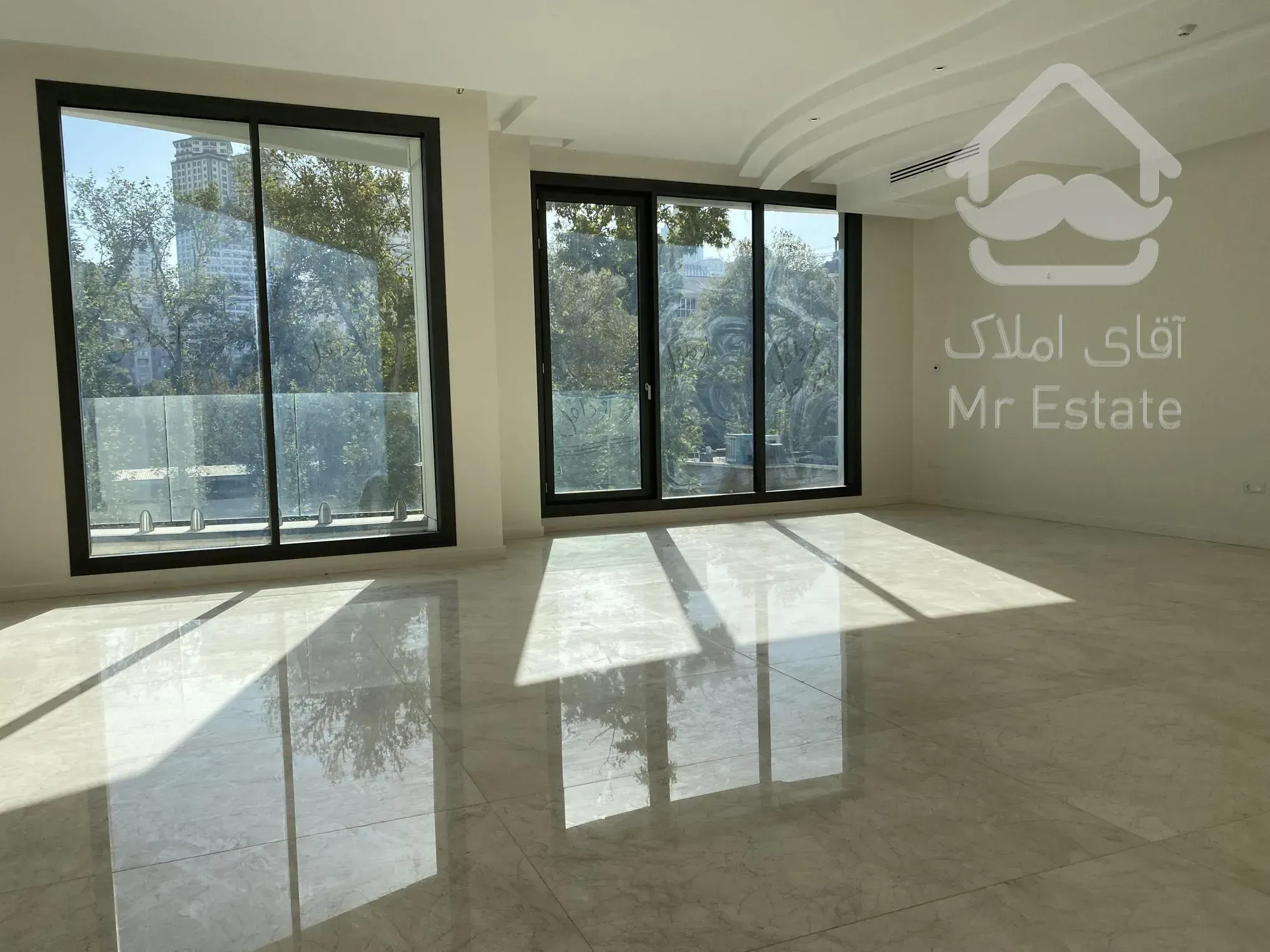 ⭐️۶۵۵ متر با ویوی ۳۶۰ درجه در برج باغ مارکدار⭐️