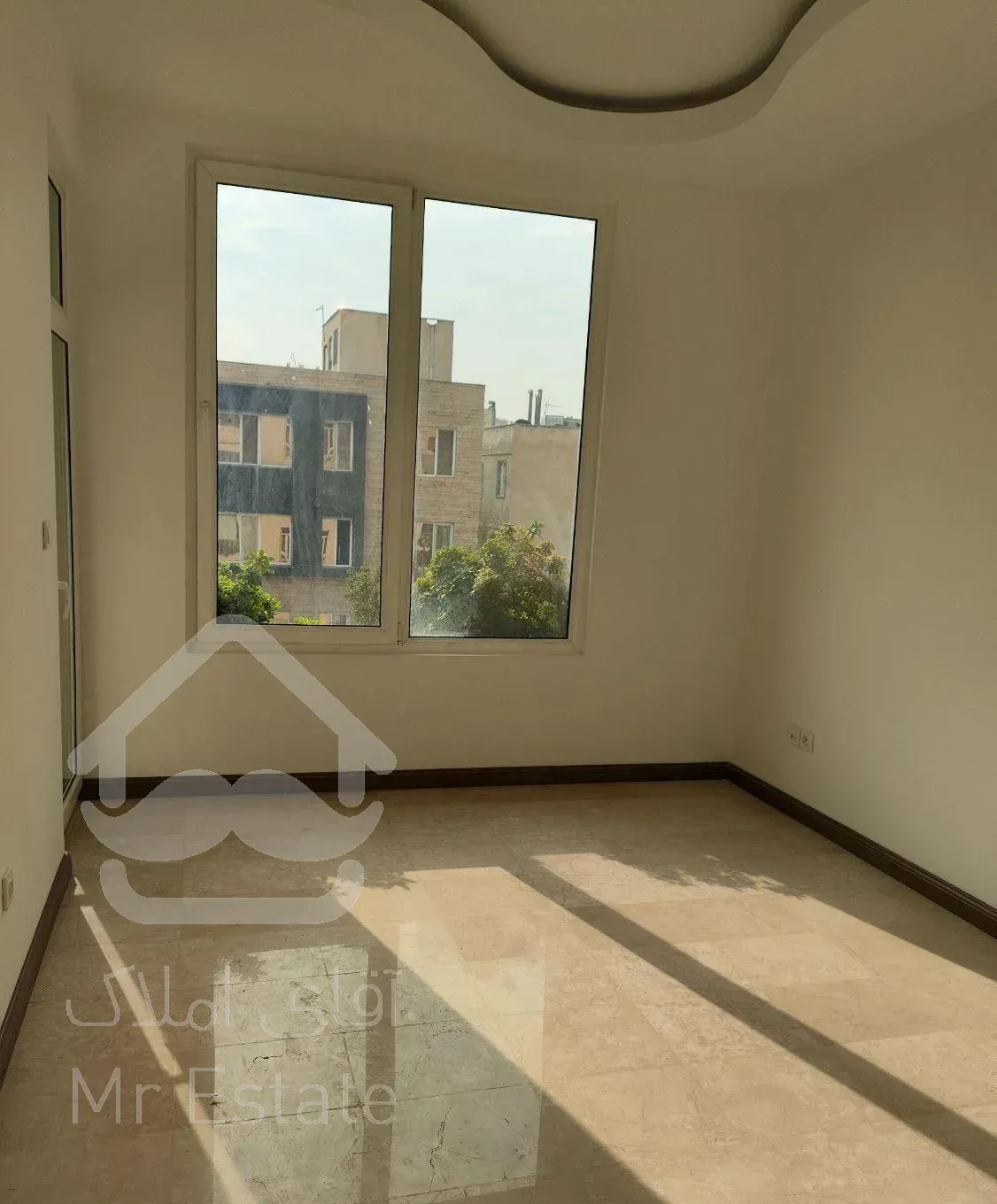 ۱۲۲متر ۳خواب امکانات‌کامل نور و نقشه عالی دولت