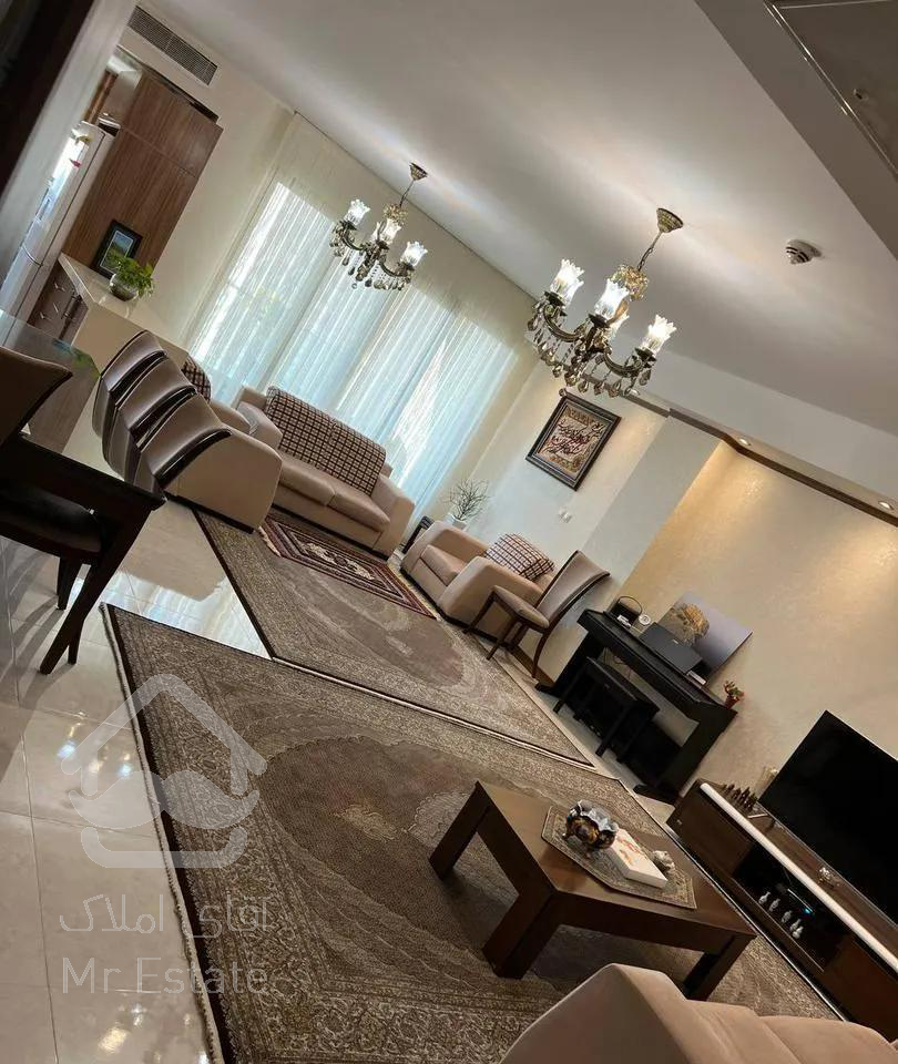 ۱۳۵ متر/۳خواب/برج برند/ویو ابدی/استخر دار