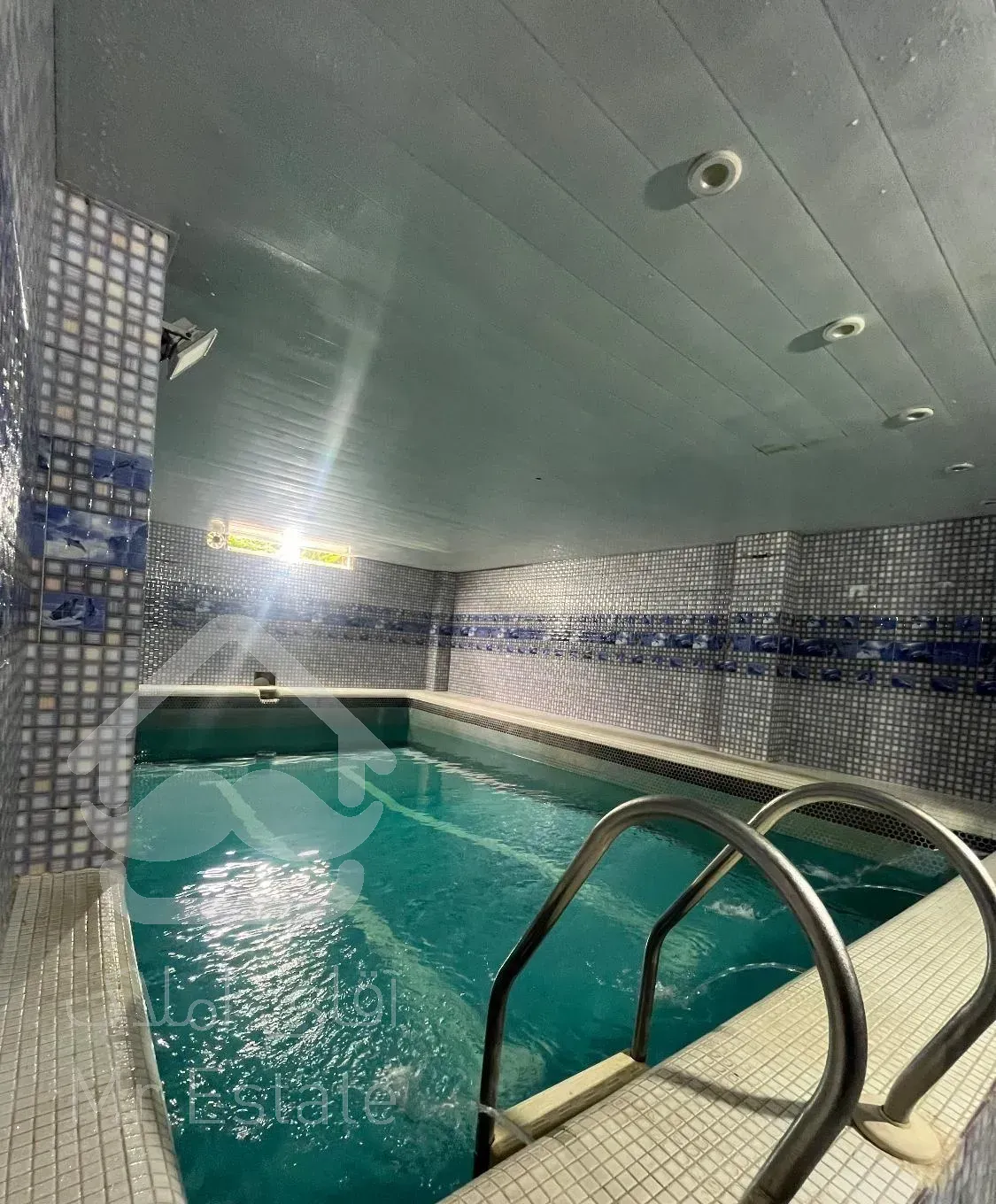 ویلا ۲۹۰متر استخردار سه خواب فول فرنیش