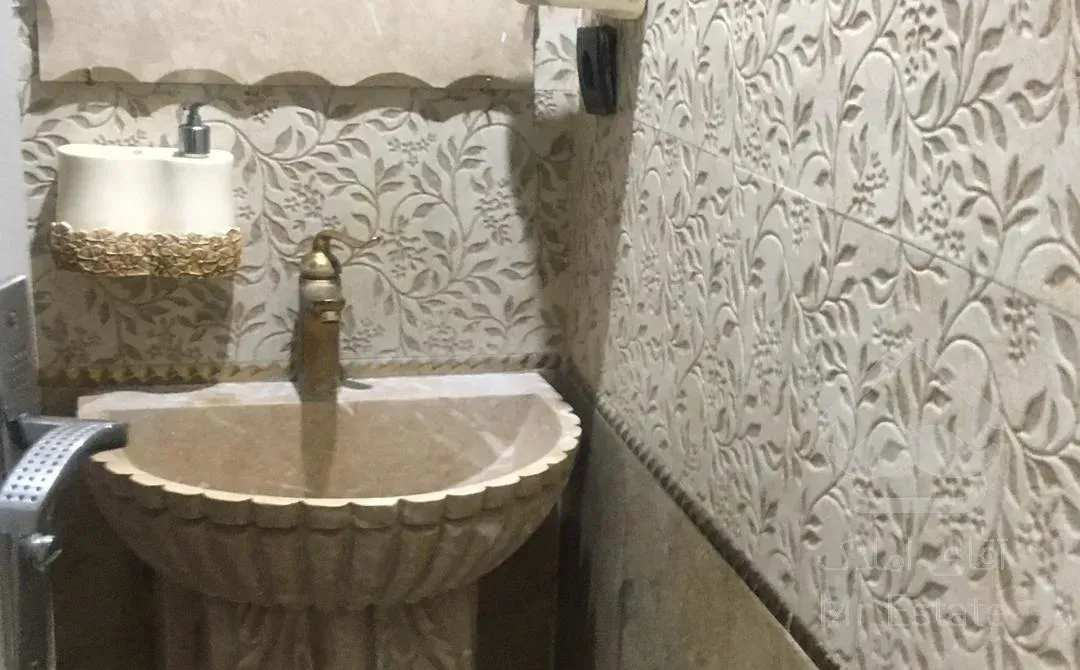 فروش آپارتمان ۱۶۵ متری ۲ خوابه همکف در میدان حر