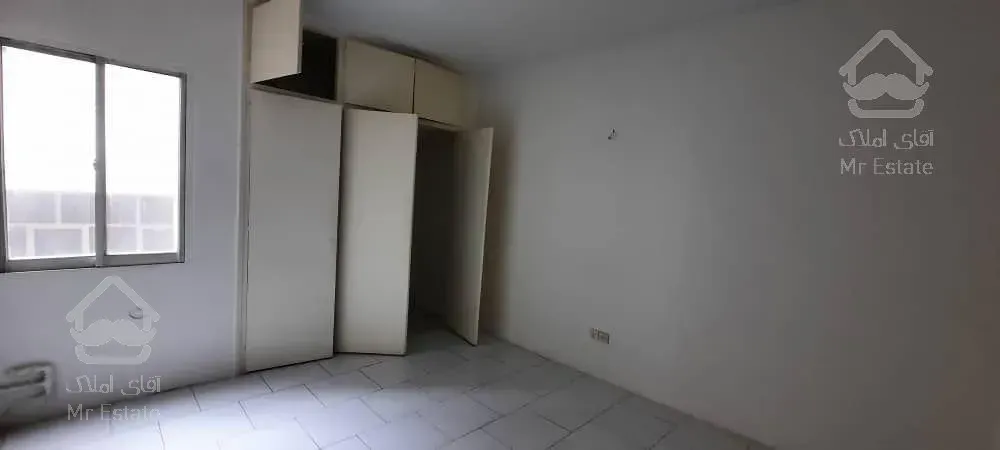 یک واحد از خانه ی سه واحدی با نور عالی