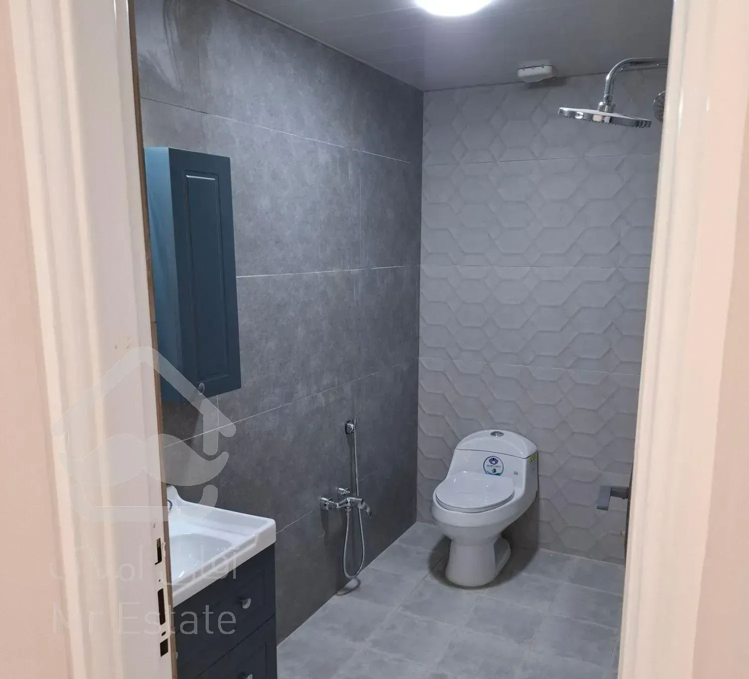 فروش آپارتمان ۱۴۲ متری ۳ خوابه در شهرک ولیعصر