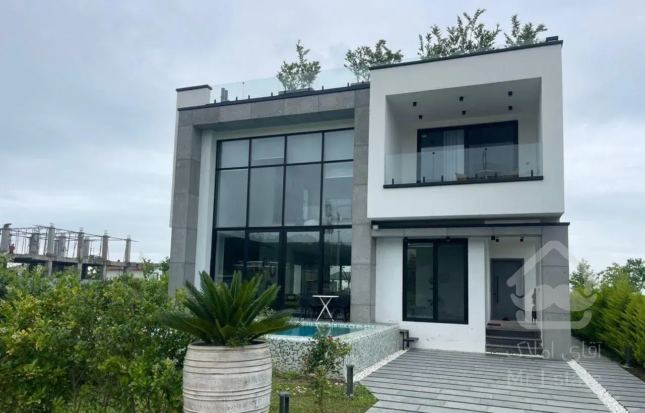 فروش ویلا 450 متری استخردار شهرک مهرگان رویان