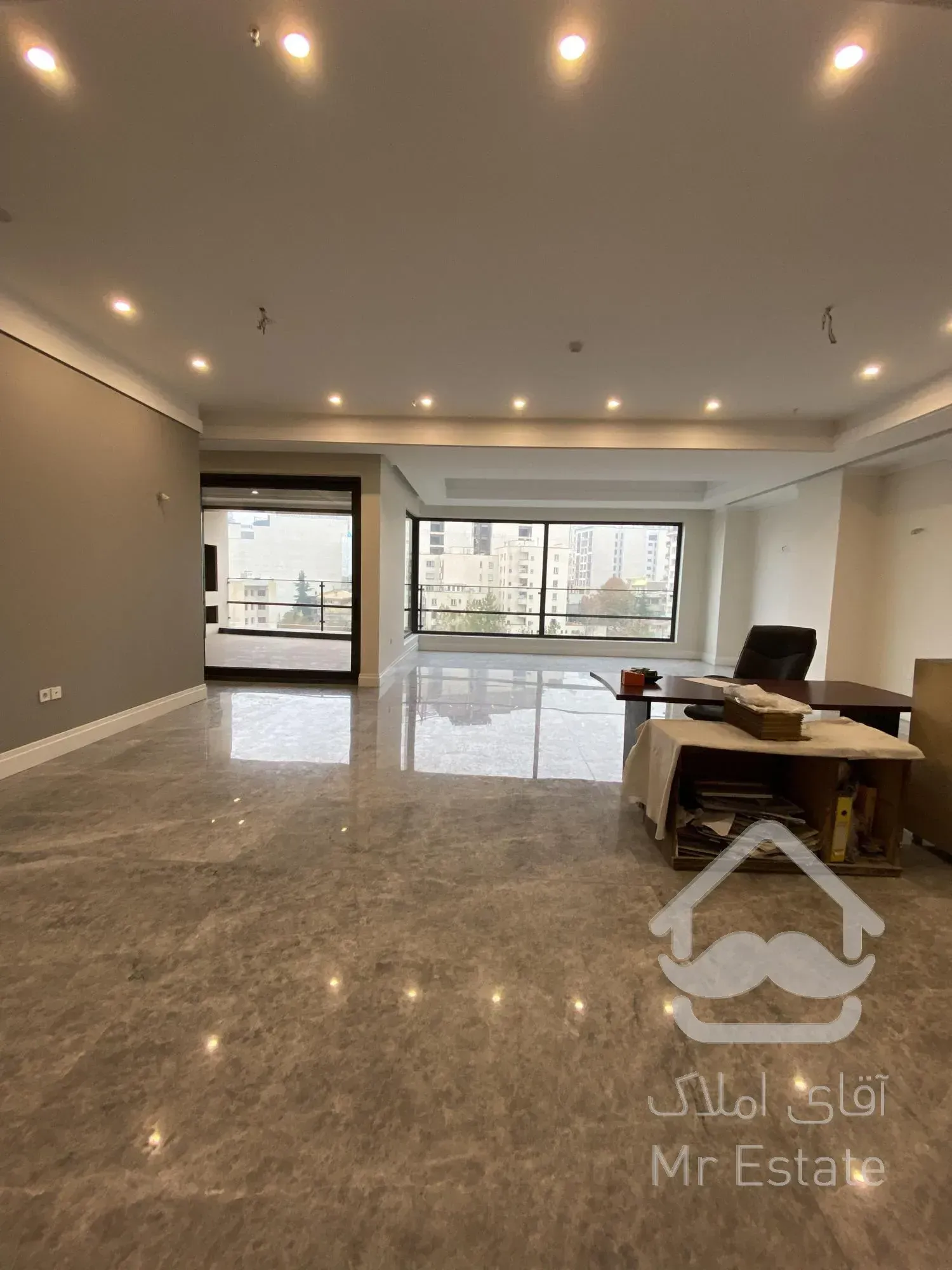 فروش اکازیون ترین ۳۳۰ متری فرمانیه - سنبل