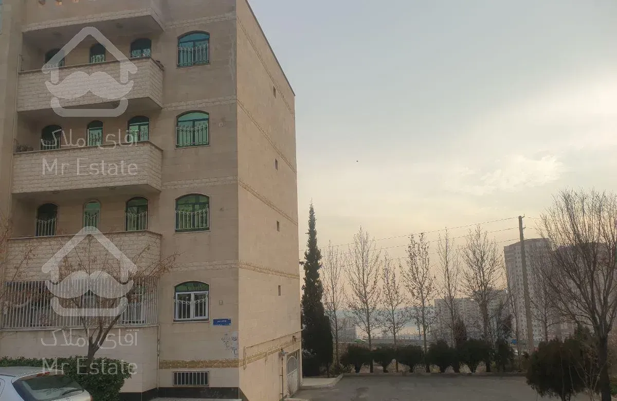 آپارتمان ۸۲ مترمربع ۲ خوابه سند تکبرگ طبقه ۴ از ۴