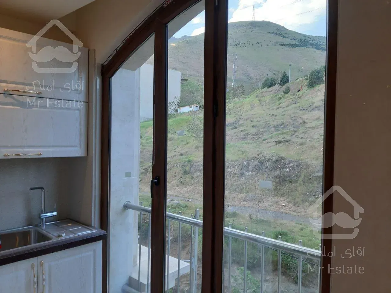 خرید و فروش آپارتمان مسکونی 240 متری در نیاوران