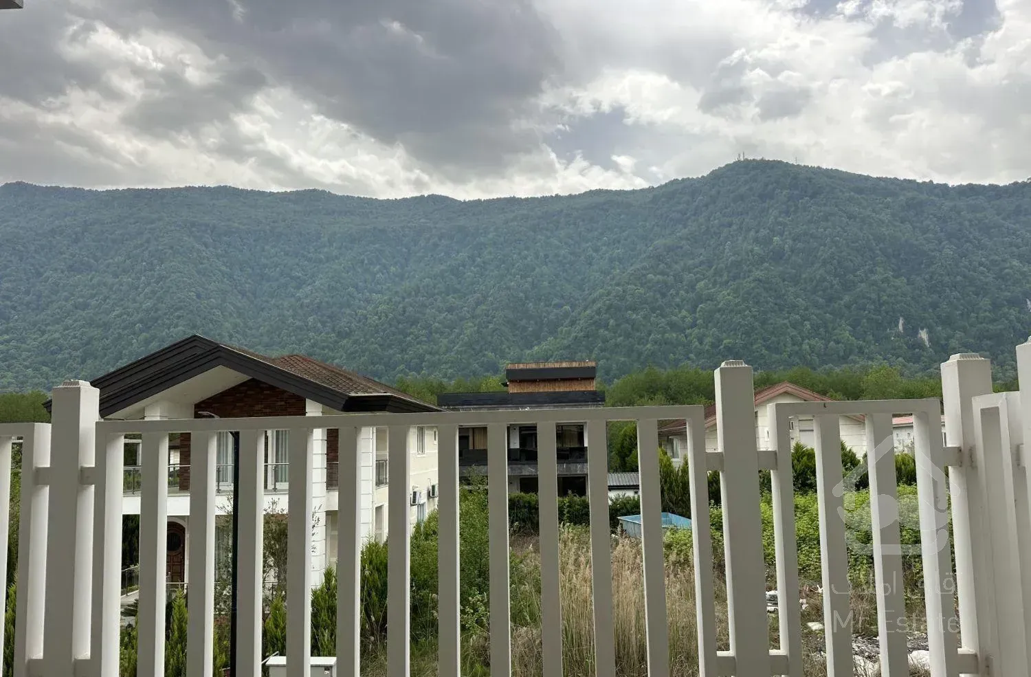 ویلاباطراحی خاص/چلک لوکیشن قوی/استخردار/شهرک برند