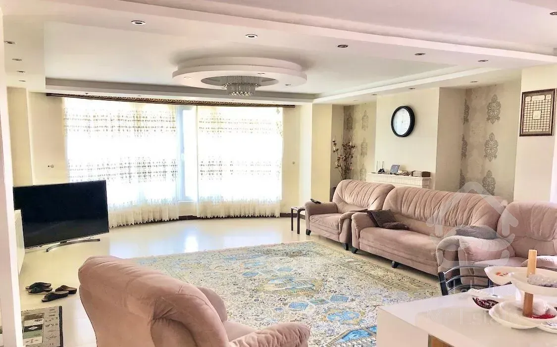 رهن و اجاره تک واحدی ۱۶۸ متری سه خوابه رادیودریا