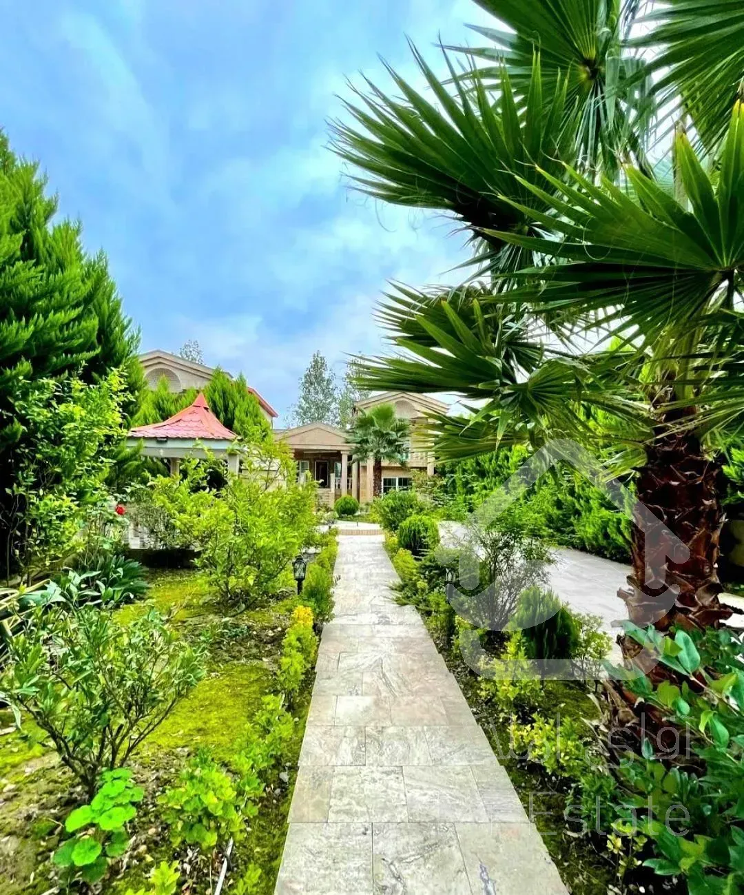 فروش ویلاباغ جنگلی300مترفول مبله*زیرقیمت/سندششدانگ