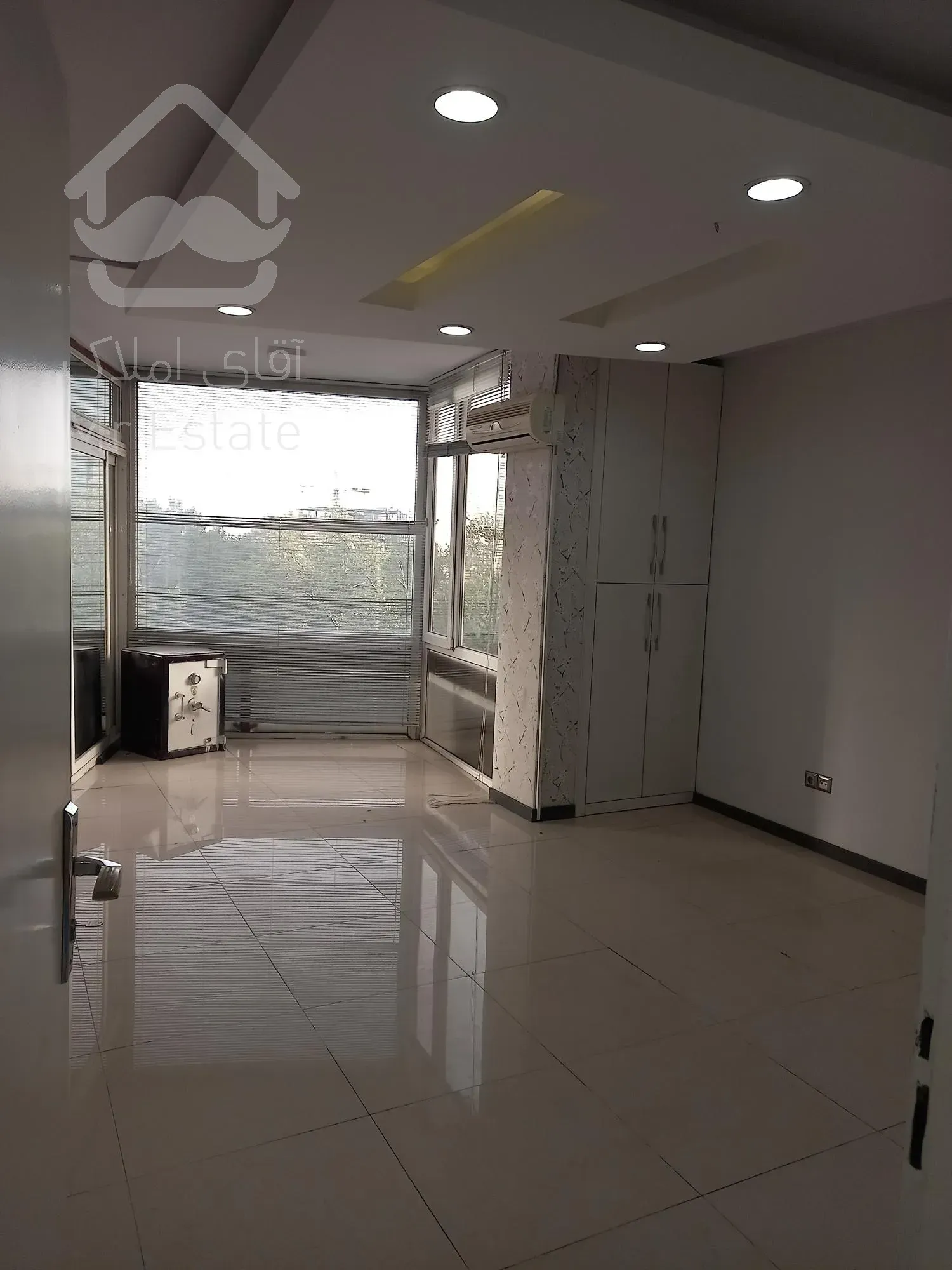 اجاره و رهن دفتر کار موقعیت اداری زعفرانیه 155  متر شیک