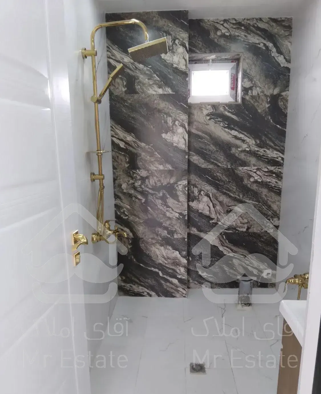 ۲۲۴ متر ویلا مدرن نوساز با ویو 360 درجه