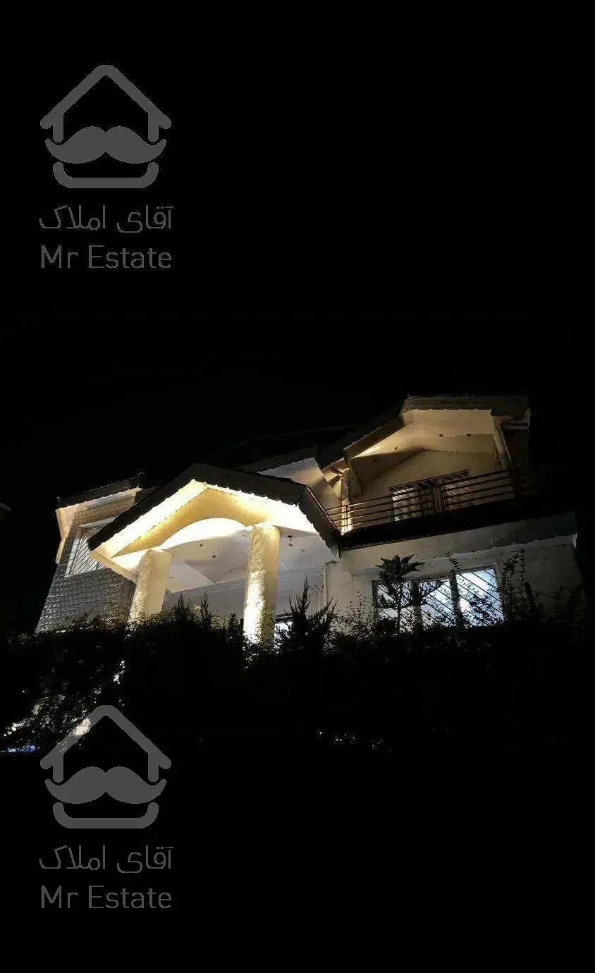 ویلای ساحلی پلاک ۱ استخردار ۳ خواب .