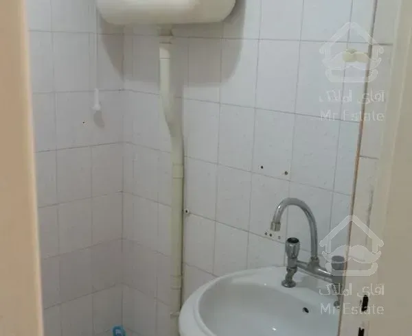 ۸۱ متر ۲ خواب اشرفی اصفهانی خ باهنر