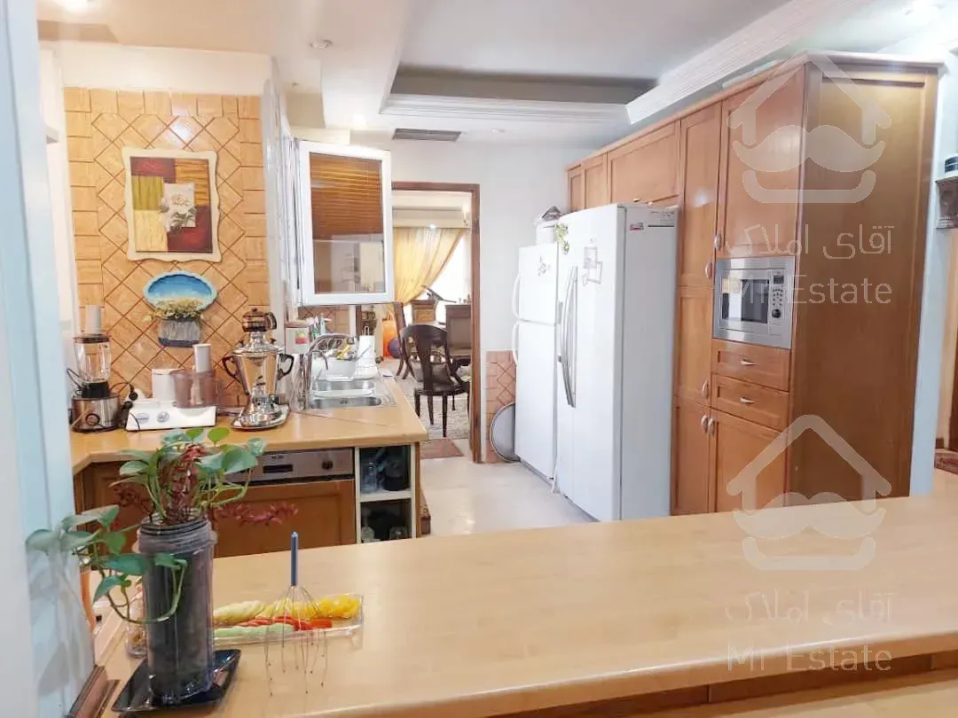 فروش224متر چهار خواب. دو پارکینگ. دو انباری. فول مشاعات. فرمانیه