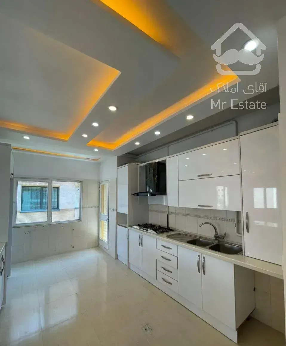 160متری فول  در میدان استقلال