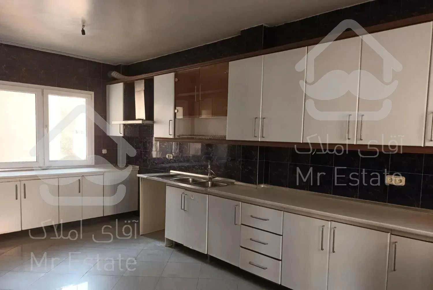 آپارتمان ۲۰۰متر ۳ خوابه