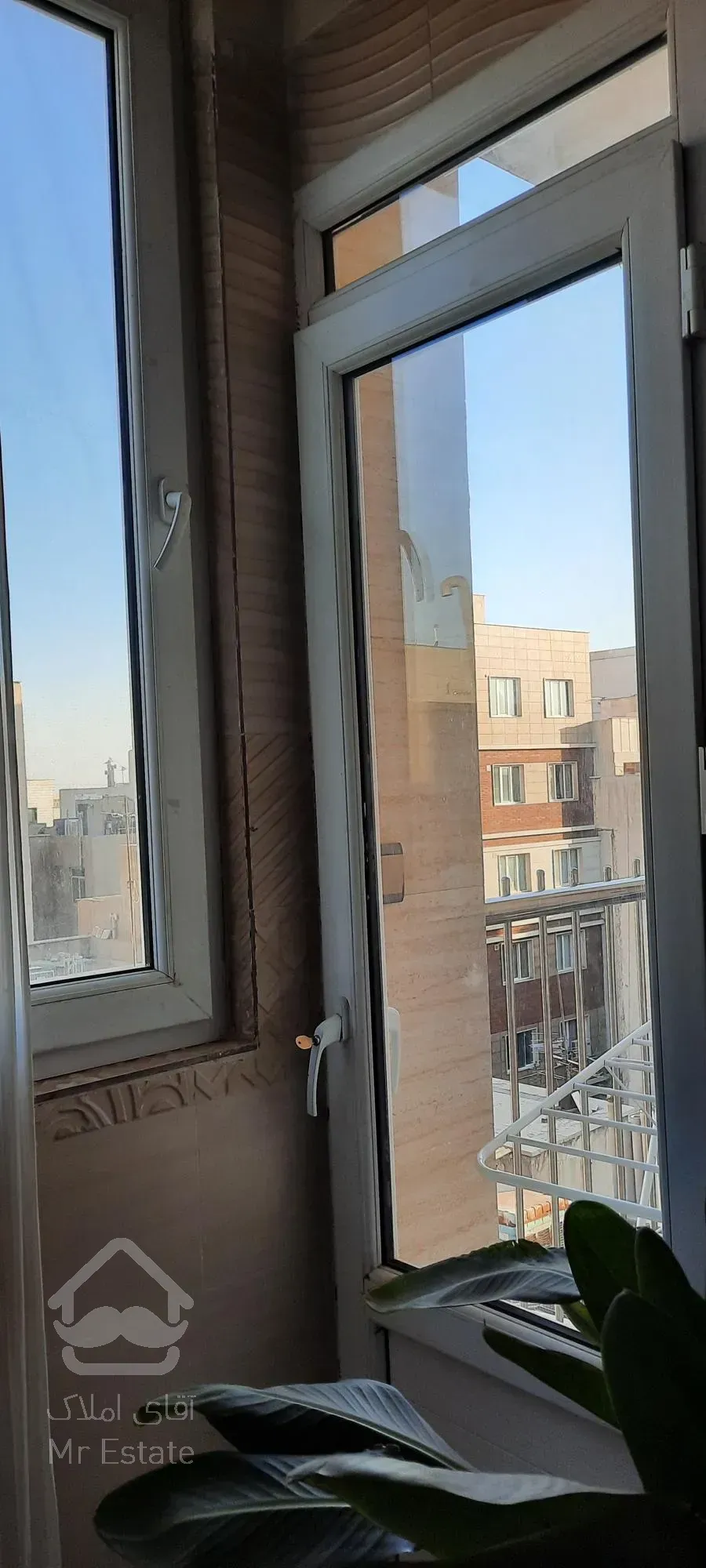 ۵۴متـــر ی تکـــواحدی طبقــه اول ۱٠متــر پاسیــو اختصاصـی