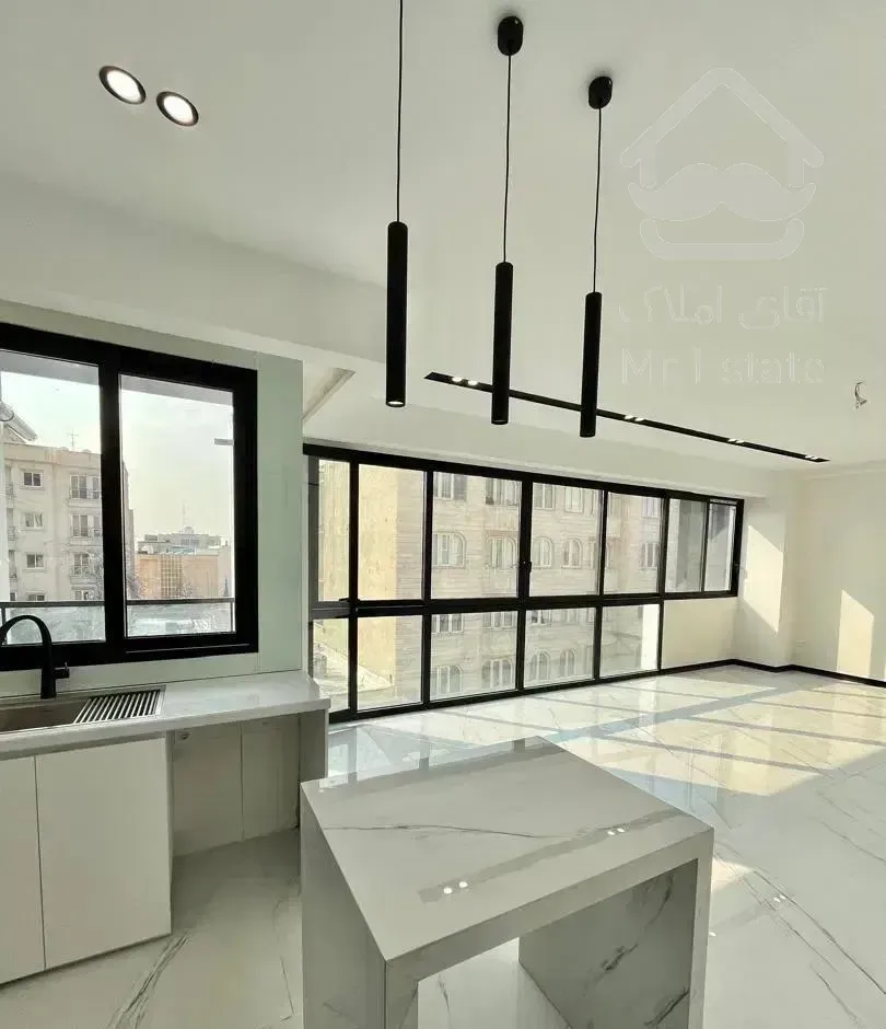 ۲۰۰      /      مـدرن     /  کلیدنخورده