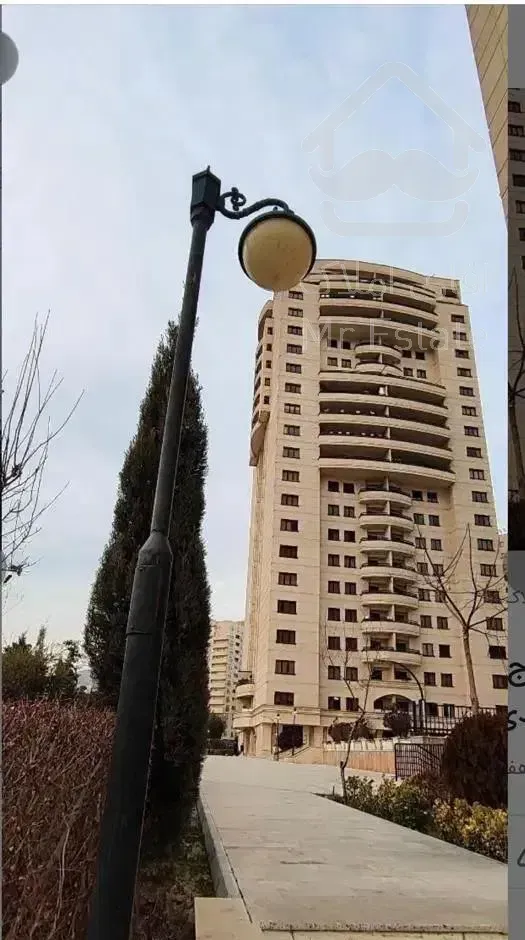 برج باغ استخردار پاریز ۱۸۰ متر سه خواب ویو ابدی