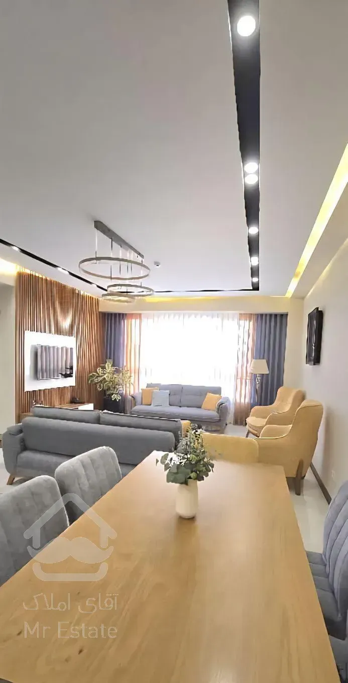 مشاهیر ۱۰۵ متر رو به آفتاب