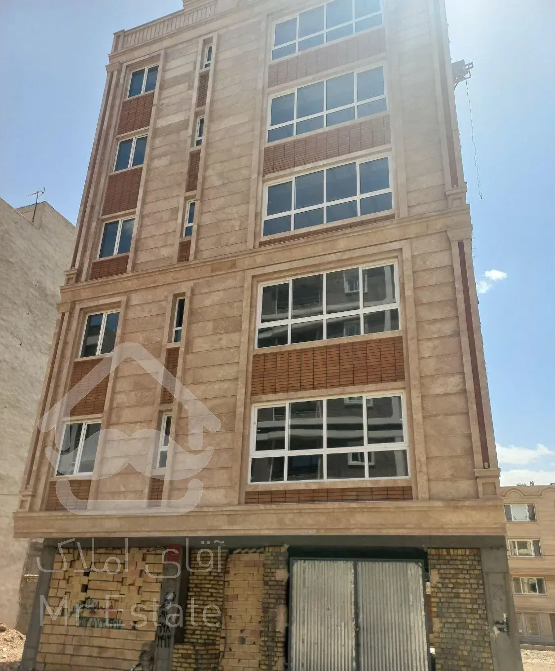 آپارتمان ۱۵۰متری سه خوابه گل نرگس تک واحدی