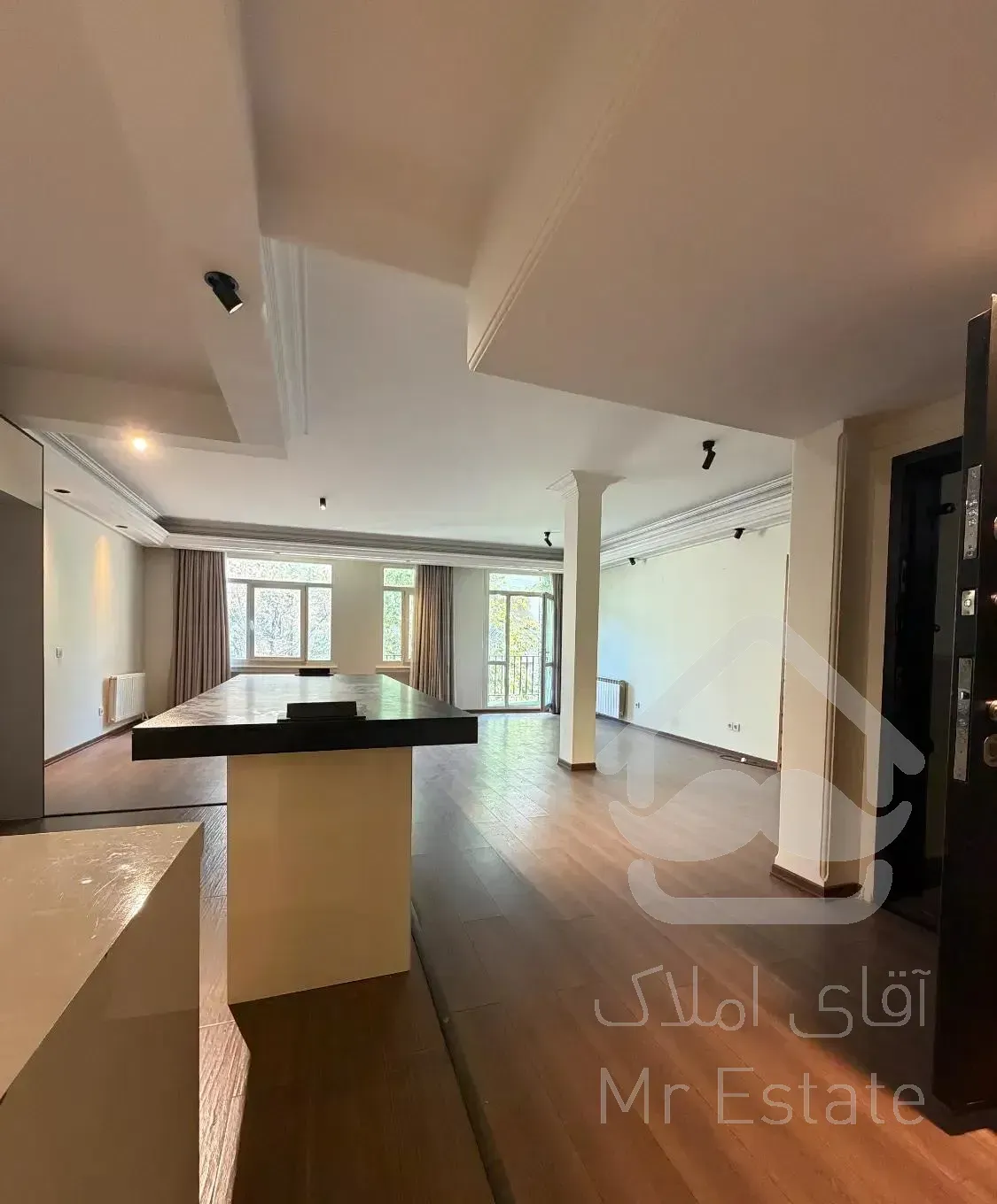 ۱۲۰ متر با سه پارکینگ باکس و لوکیشن درجه یک