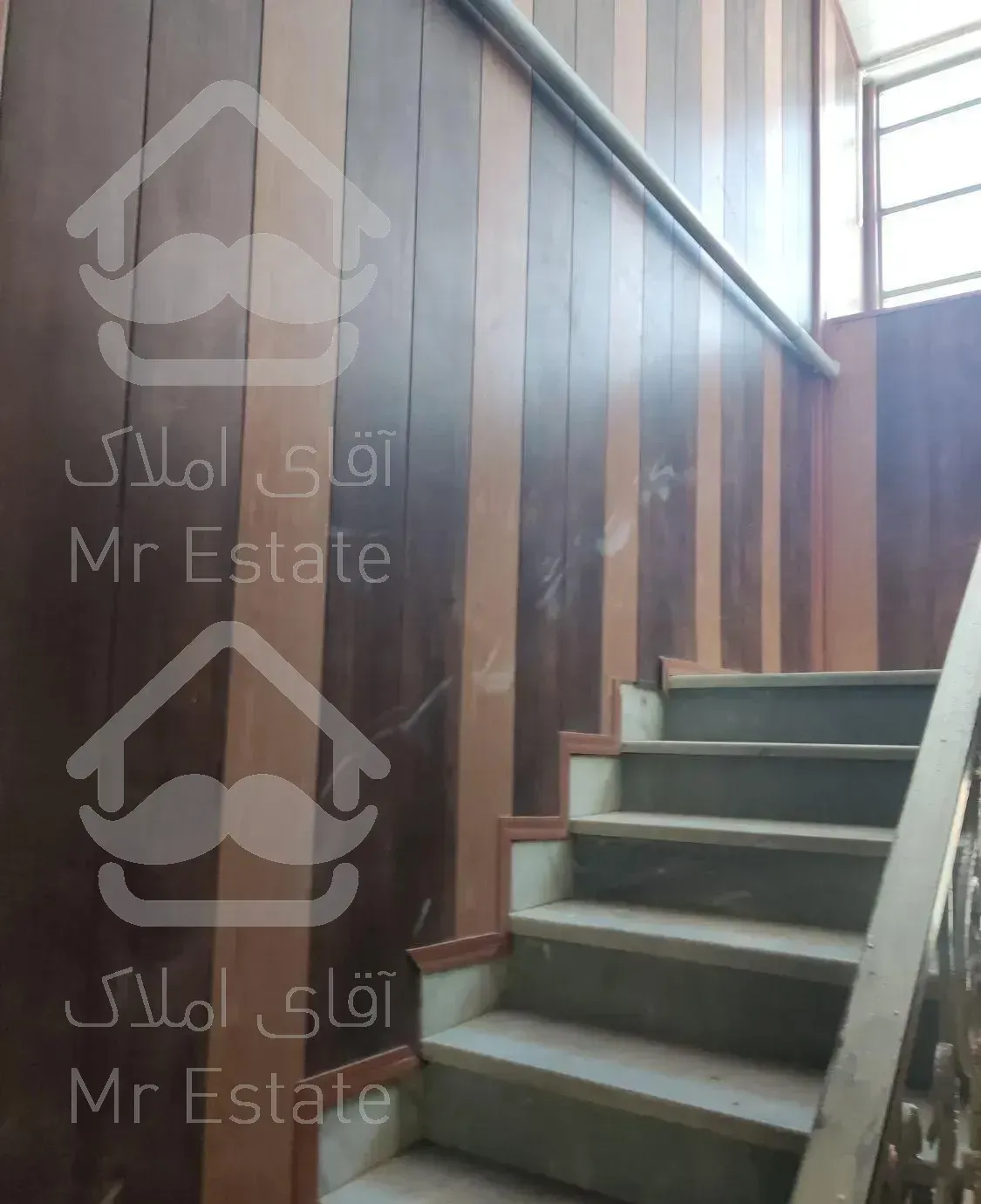 اپارتمان۱۳۵متری جهاد سال ساخت ۹۷