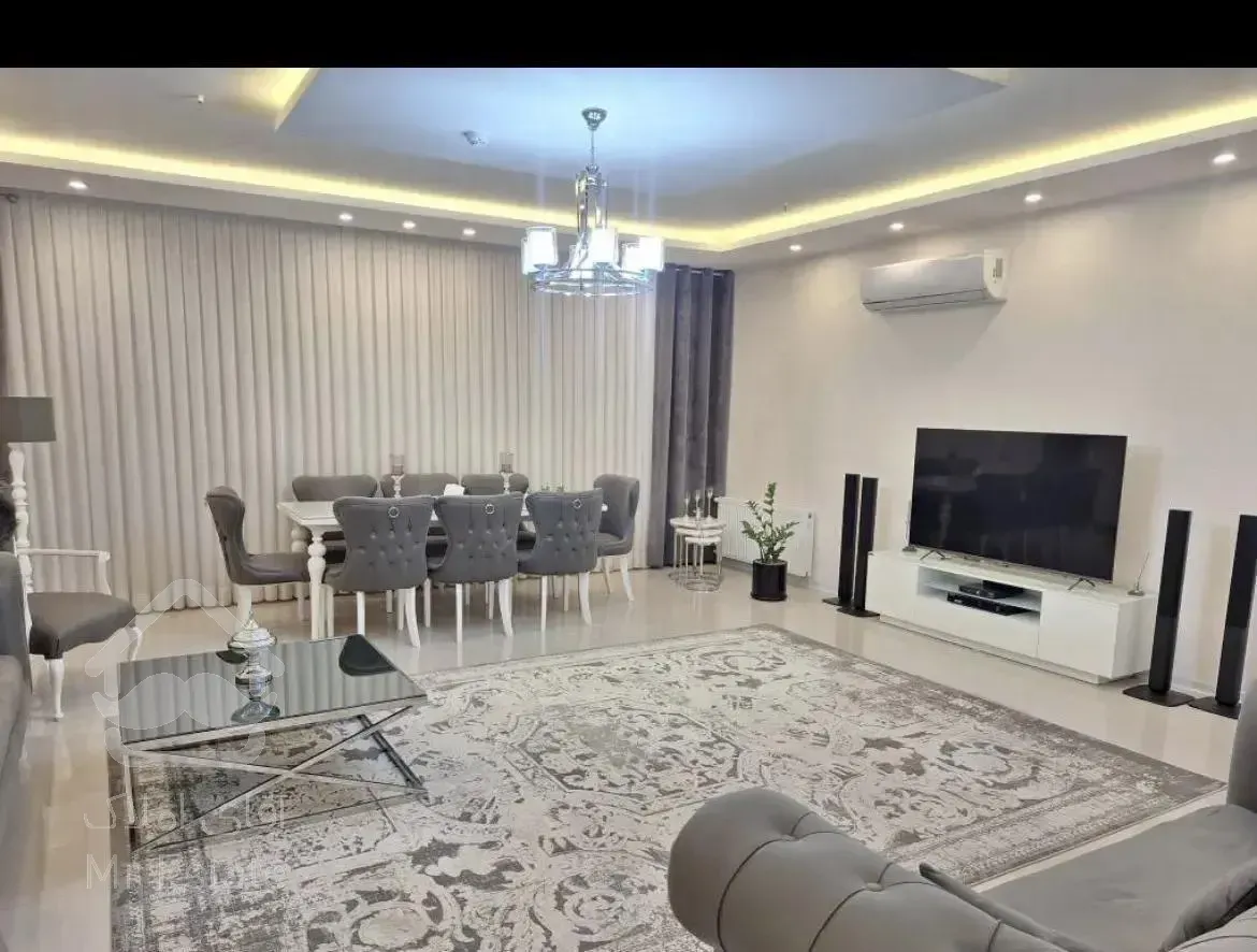 ویلایی رضا/ ۳ طبقه مستقل/ ۳۰۰ متر بنا