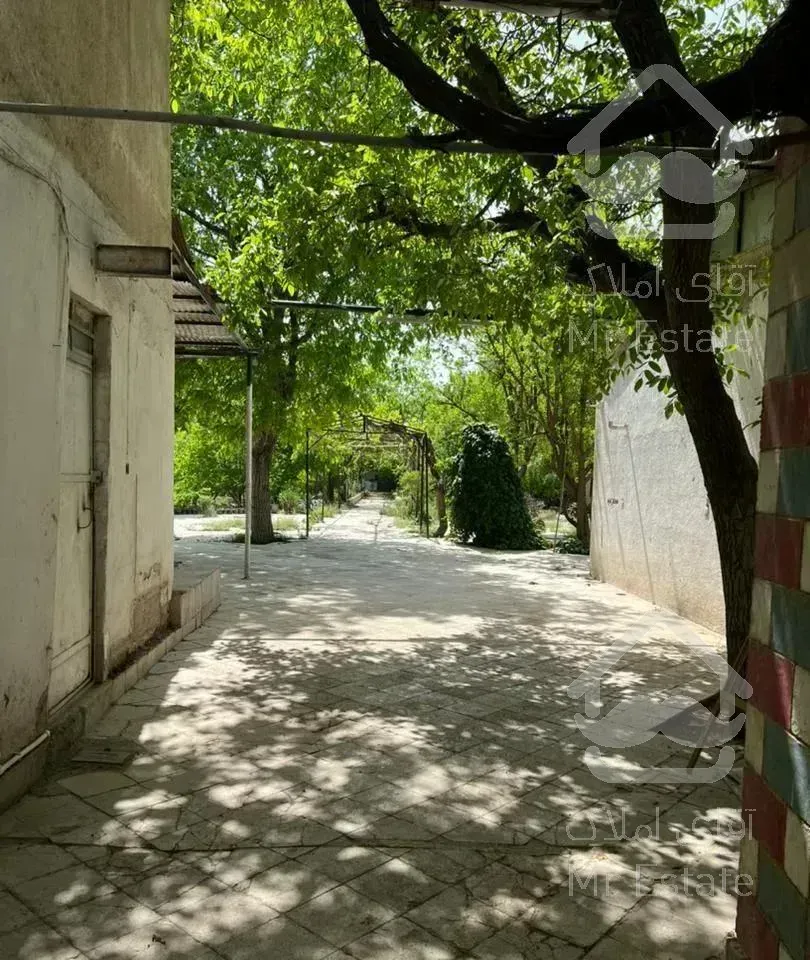 باغ ۲۱۰۰ متری با بنای ۵۰۰ متری