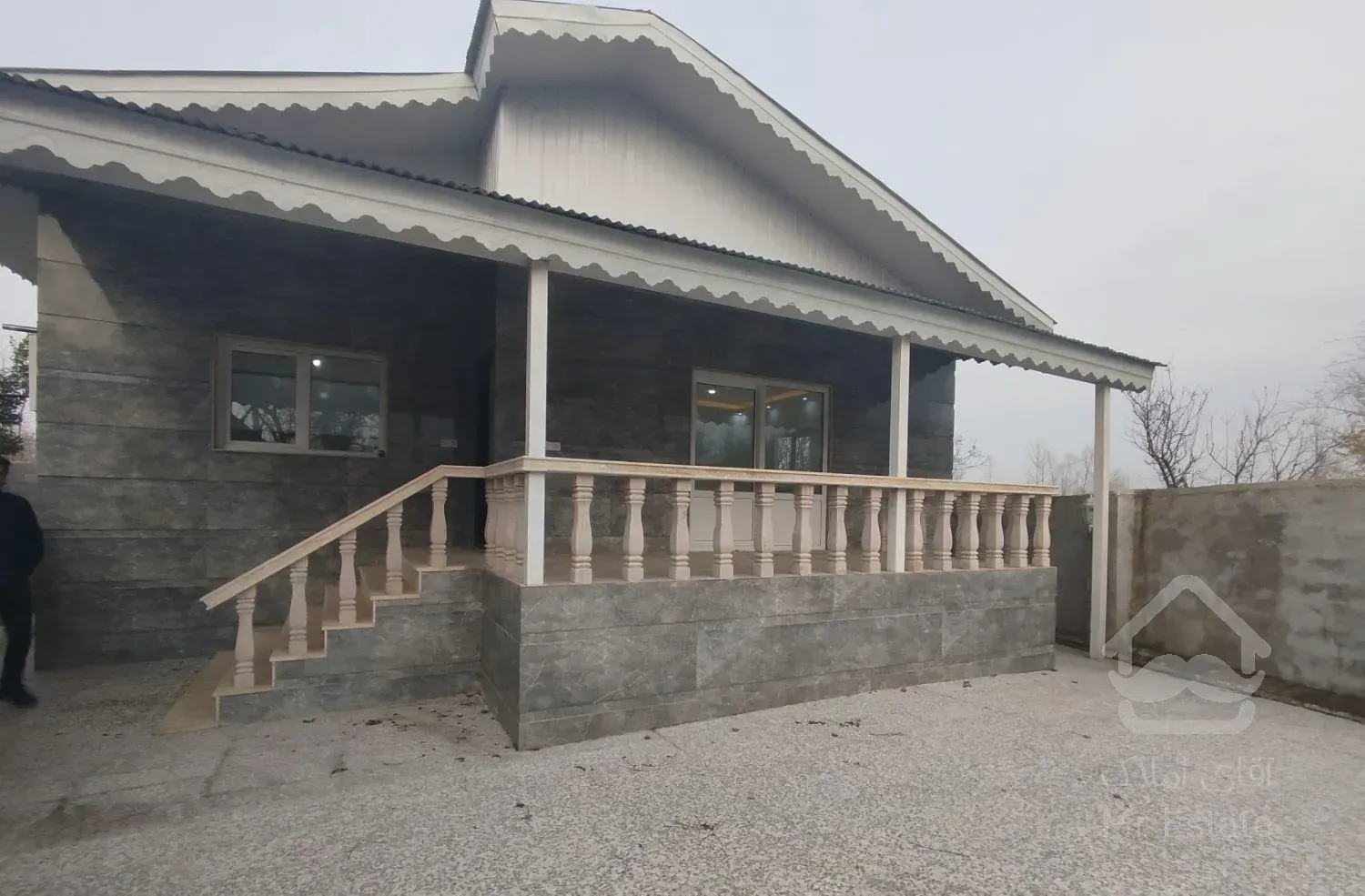 ویلا باغ نوساز فول امکانات ۲۶۰متر زمین بنا ۱۰۰متری