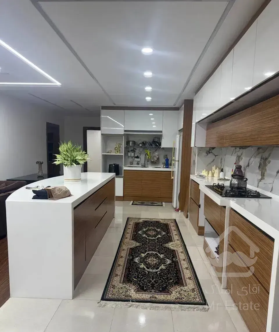 فروش آپارتمان لوکس،باهنر/۲۱۰متر،حیاط اختصاصی