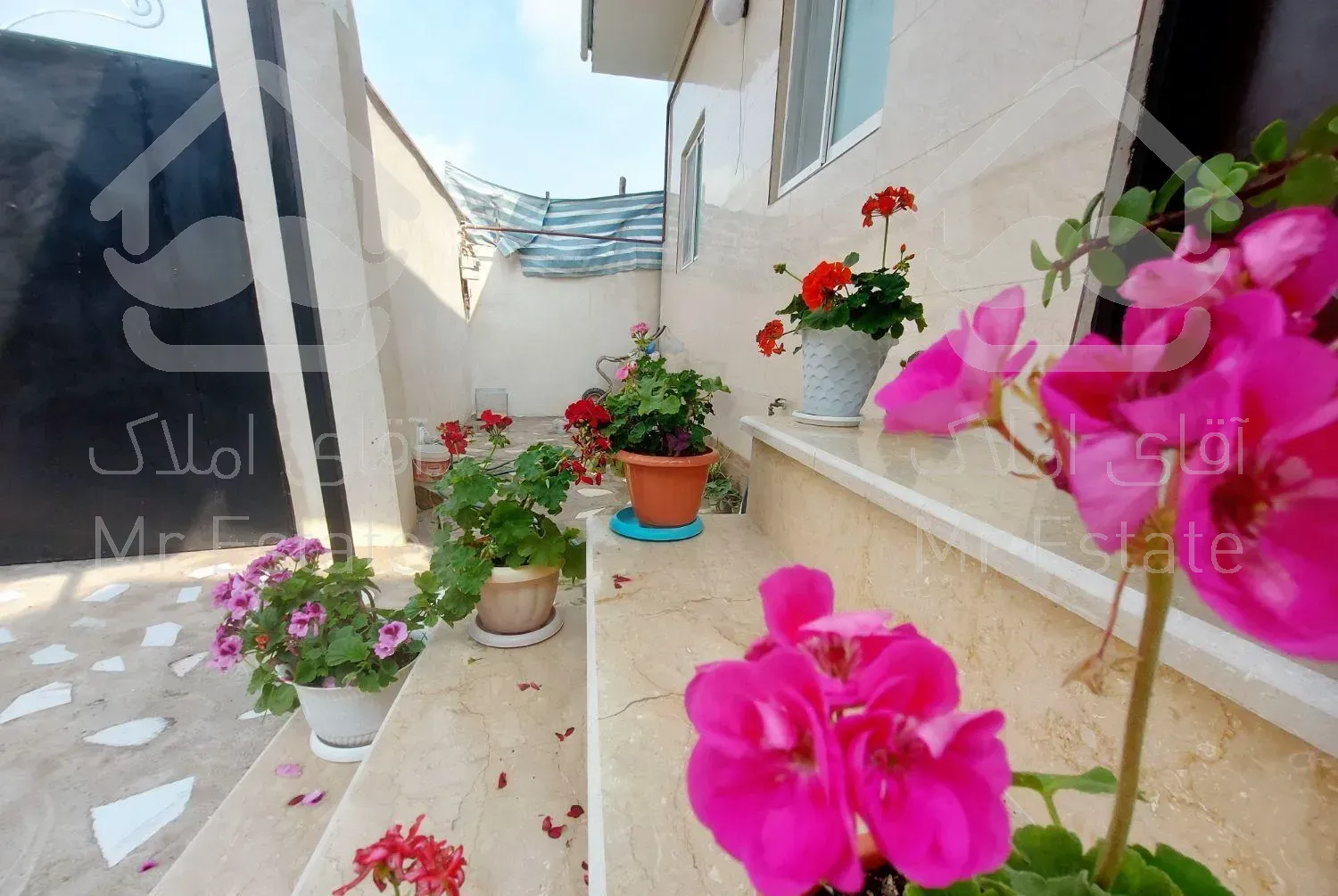 ویلا نوسازداخل شهرشفت/ ۲۰۰مترسند تک برگ/۱۰۰متربنا