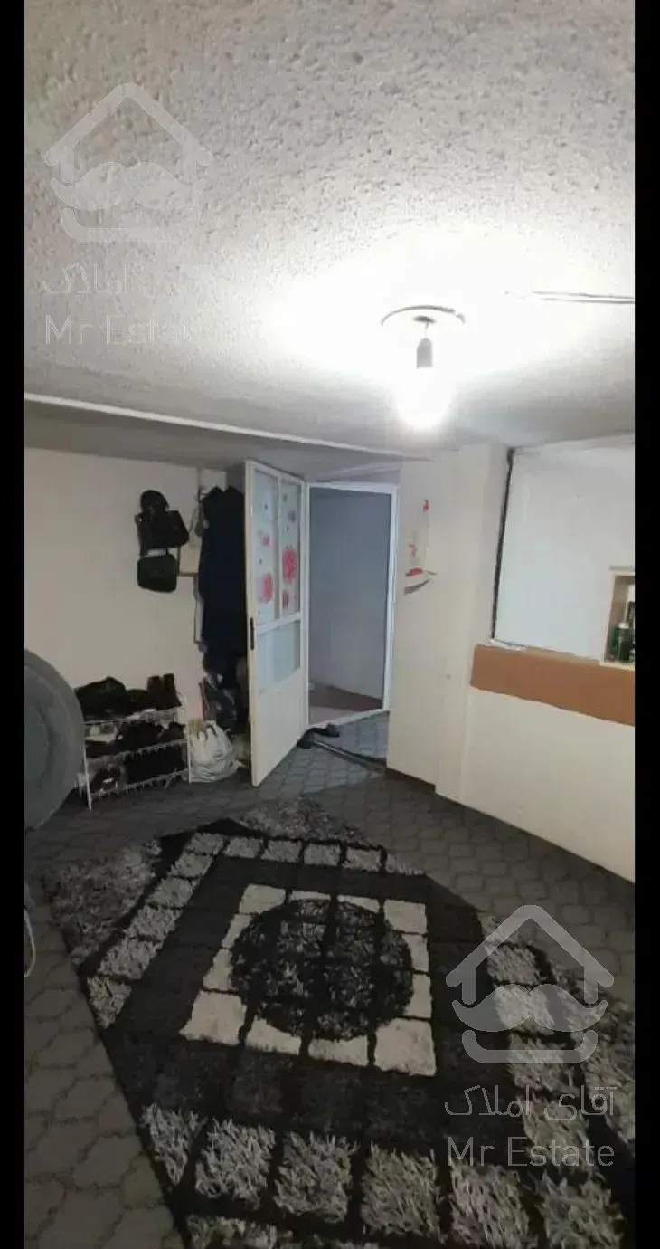 اپارتمان سند منگوله دار و دارای ۵ واحد میباشد